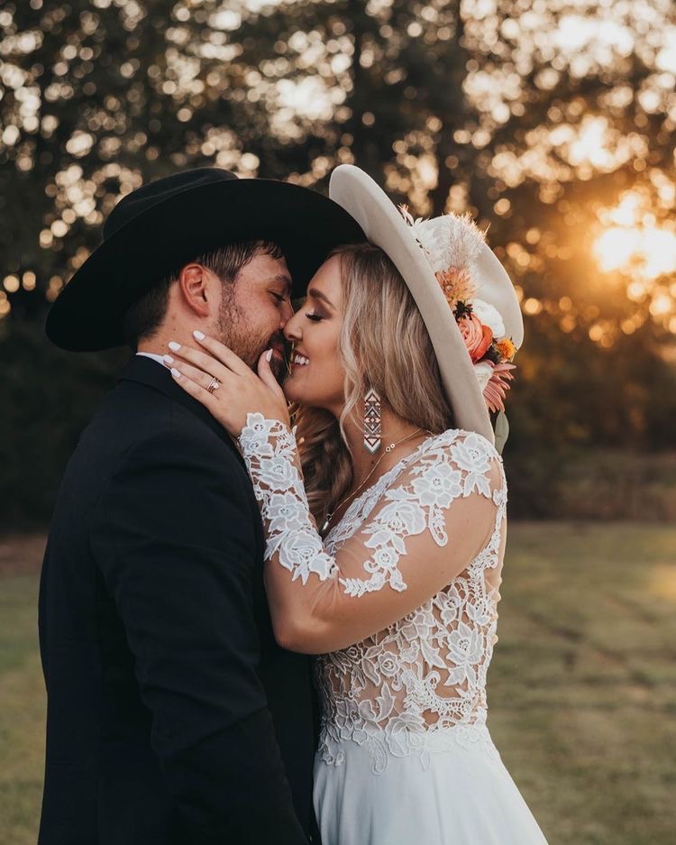 Western bridal hats. Ranch wedding. Western bride. Ranch bride. 
