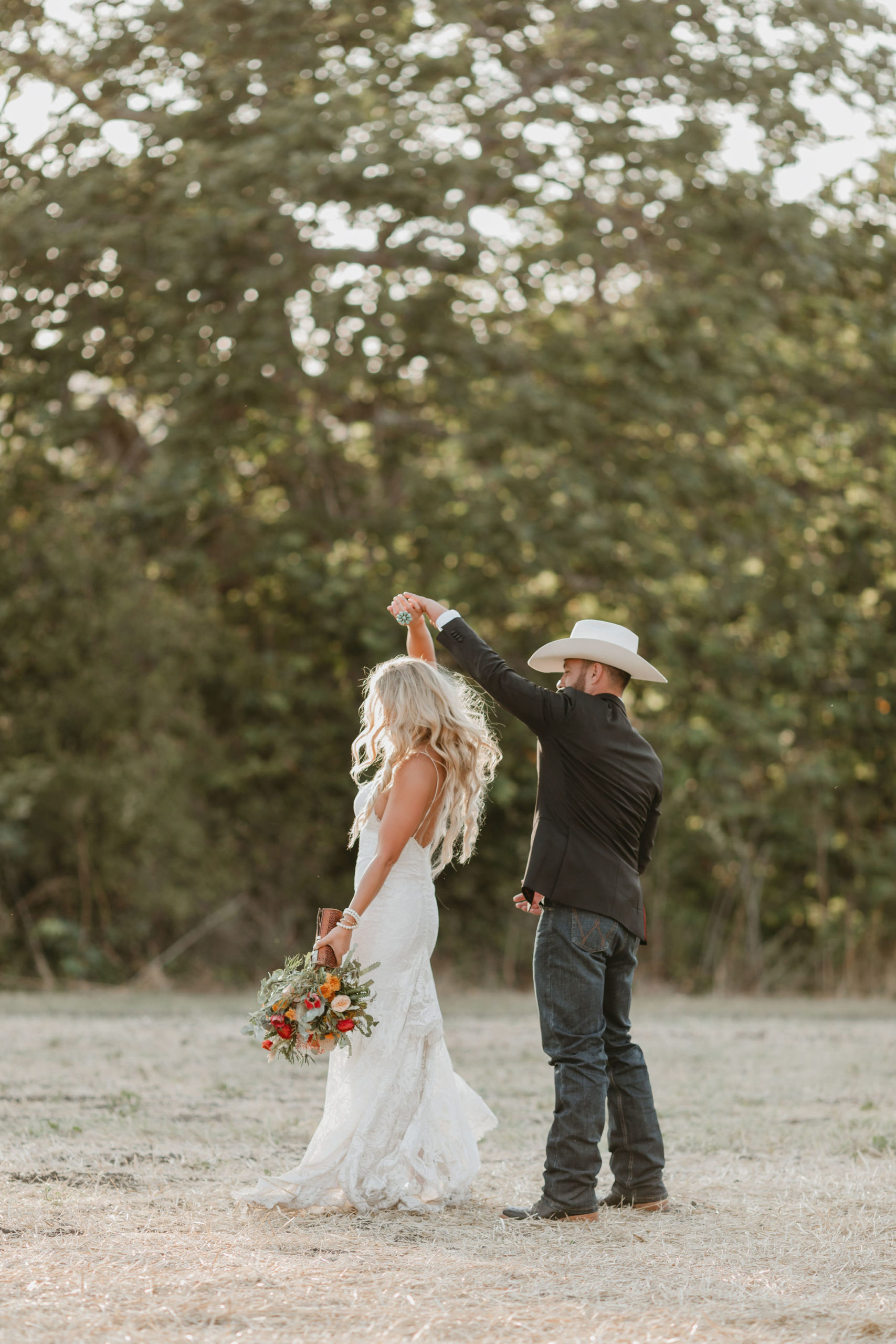 California Wedding - DEVIN + SHANNON - westernweddingmagazine.com