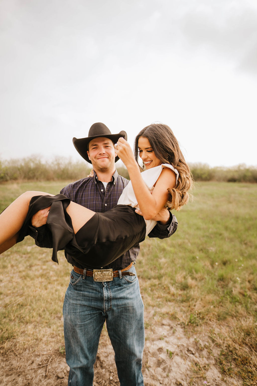 Savannah + Dan | ENGAGEMENT - westernweddingmagazine.com