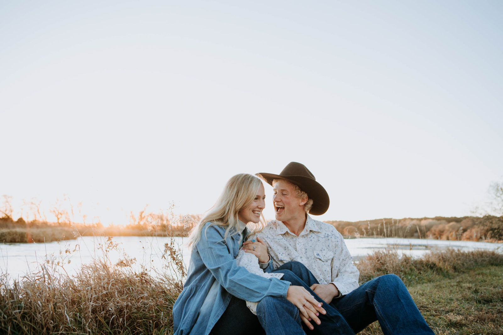 TESSA + REID | ENGAGEMENT SESSION - westernweddingmagazine.com