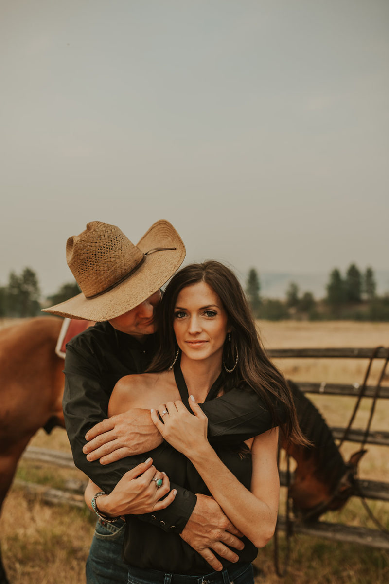 LEVI + GRACE | ENGAGEMENT - westernweddingmagazine.com