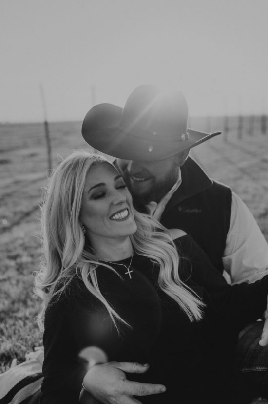 TYLER + SOMMER | ANNIVERSARY SESSION - westernweddingmagazine.com