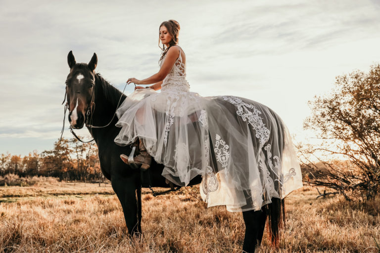RILEY + MELANIE | WEDDING - westernweddingmagazine.com