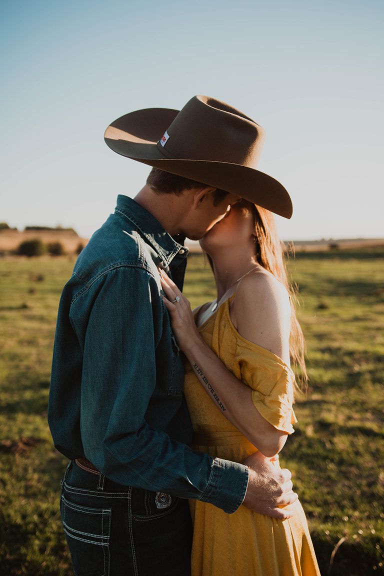 SKYLAR + NICK | ENGAGEMENT - westernweddingmagazine.com