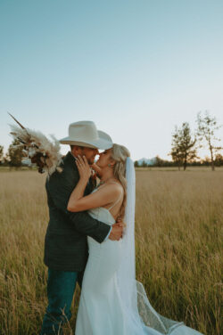 MEGAN + JACK | WEDDING - westernweddingmagazine.com